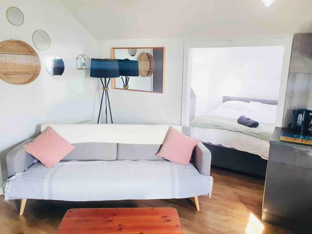 Cosy Top Floor Flat! Self Check-In & Free Parking Apartment Blackpool Luaran gambar