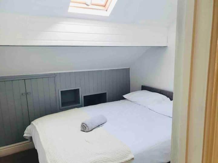 Cosy Top Floor Flat! Self Check-In & Free Parking Apartment Blackpool Luaran gambar