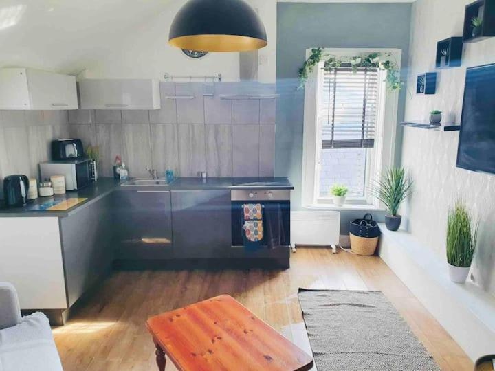 Cosy Top Floor Flat! Self Check-In & Free Parking Apartment Blackpool Luaran gambar